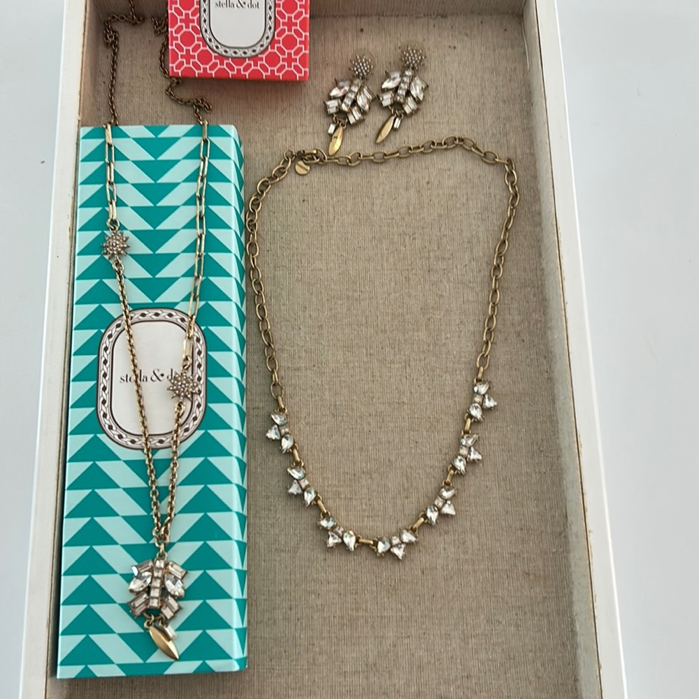 2 necklace and earrings set